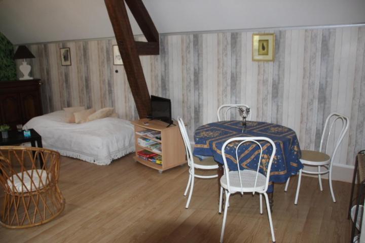 Suite Dans Les Dependances Du Chateau Agonges Eksteriør billede
